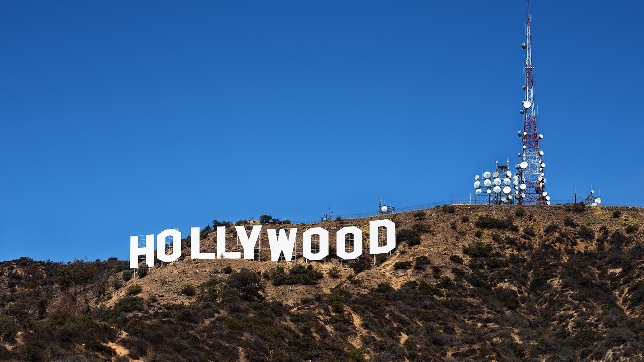 Le panneau Hollywood sur les collines de Los Angeles, symbole de l'industrie du cinéma américaine.