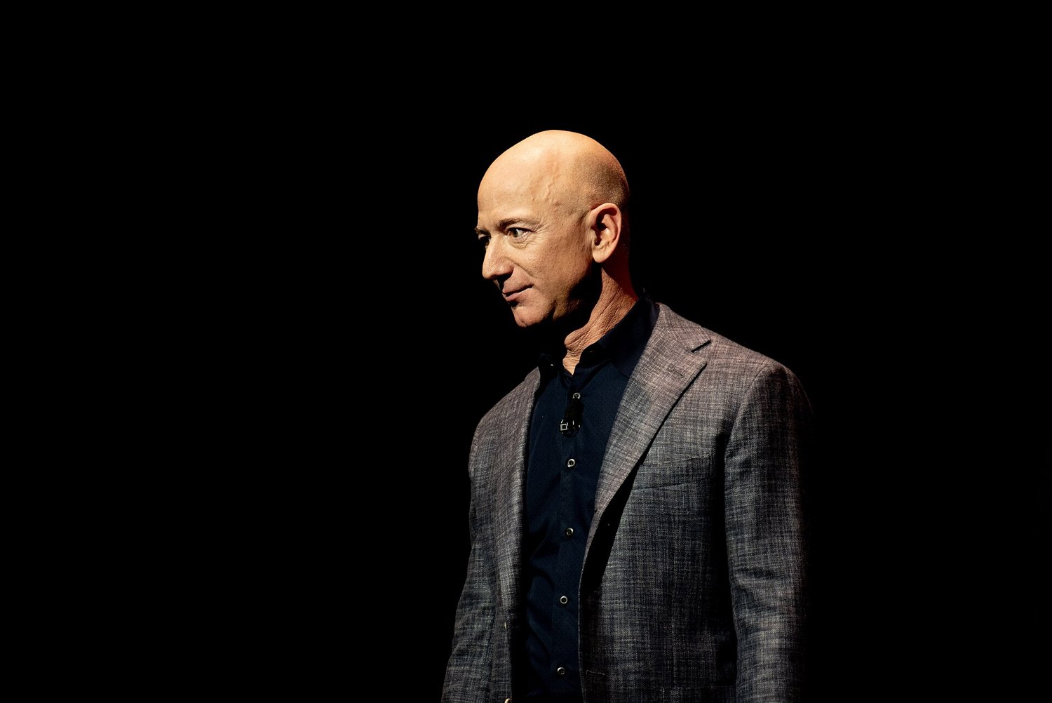 Jeff Bezos — sa startup Prometheus lève 12 milliards pour l'ingénierie du monde physique.